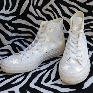 White star Converse Chuck II
